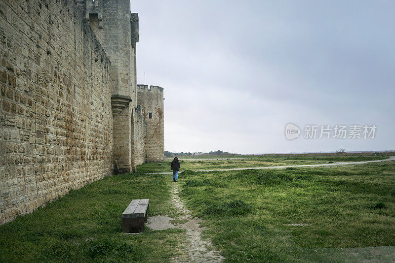 中世纪村庄，位于法国的La Camargue